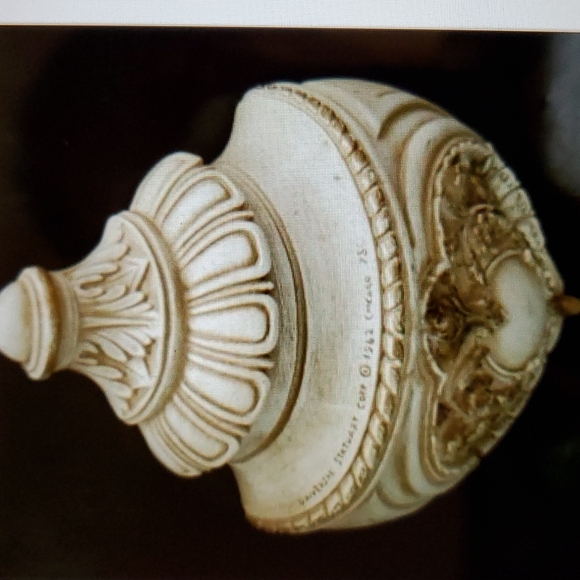 Universal Statuary Corp 1962 Architectural wall art - Picture 2 of 4